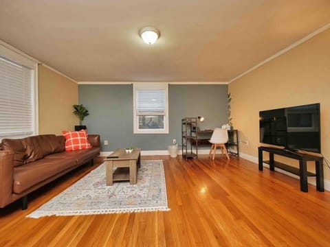 Affordable & Furnished Comfy Oakland Apt Apartment in Oakland