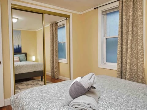 Affordable & Furnished Comfy Oakland Apt Apartment in Oakland