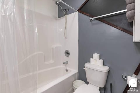 City-Center 2BR Near Attractions Apartment in Indianapolis