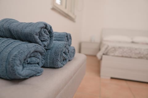 Bedroom, towels