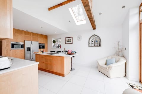 Kitchen or kitchenette, dishwasher, oven, pet friendly, stove, toaster