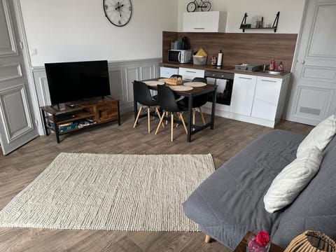 TV and multimedia, Coffee/tea facilities, Living room, Seating area, Dining area, pet friendly, stove