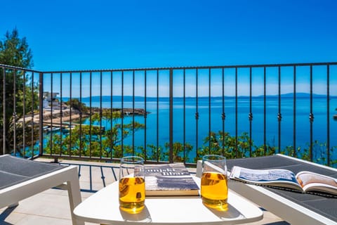 View (from property/room), City view, Garden view, Sea view, Street view, Quiet street view, Inner courtyard view
