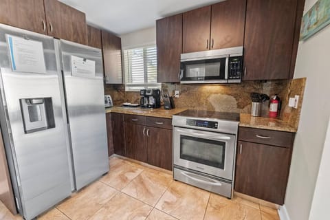 Kitchen or kitchenette, Food, kitchen