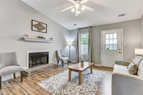 Living room, Seating area, fireplace