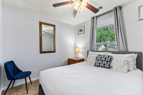 20 Mins from the Airport- Sunny Soling Hideaway House in Savannah