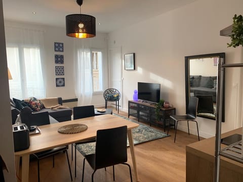TV and multimedia, Living room, Seating area