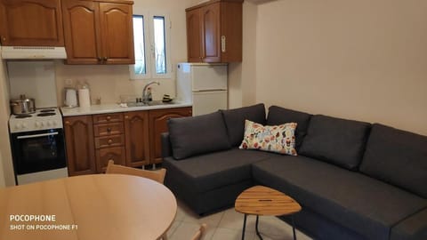 Kitchen or kitchenette, Seating area