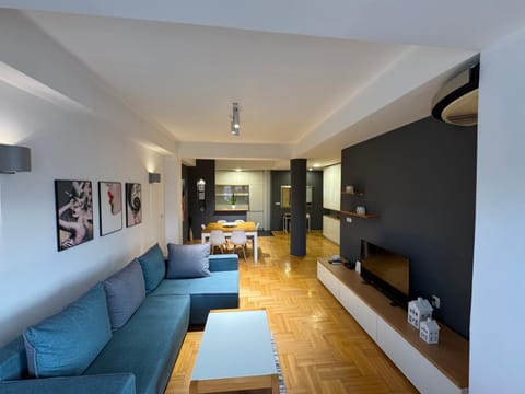 TV and multimedia, Living room, Seating area