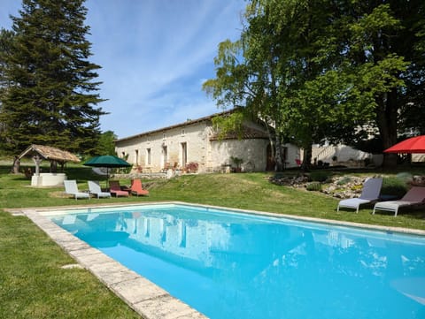 Property building, Day, Natural landscape, Garden, Garden, Garden view, Swimming pool, sunbed