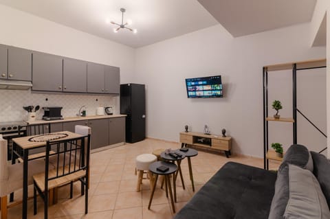 TV and multimedia, Kitchen or kitchenette, Living room, Seating area, Dining area, oven, stove