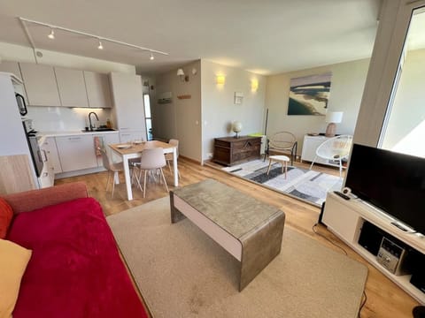 Communal lounge/ TV room, TV and multimedia, Kitchen or kitchenette, Living room, Seating area, Dining area, oven, pet friendly