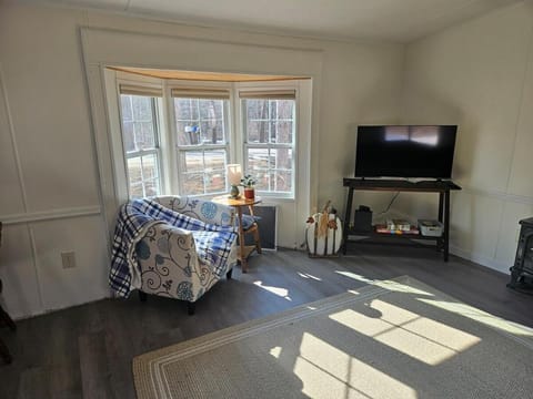 Communal lounge/ TV room, TV and multimedia, Living room, Seating area, Evening entertainment, internet