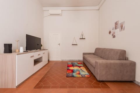 TV and multimedia, Living room, Seating area, Evening entertainment, air conditioner