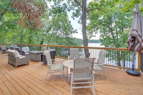 Lake Hamilton Views Hot Springs Family Home! House in Hot Springs