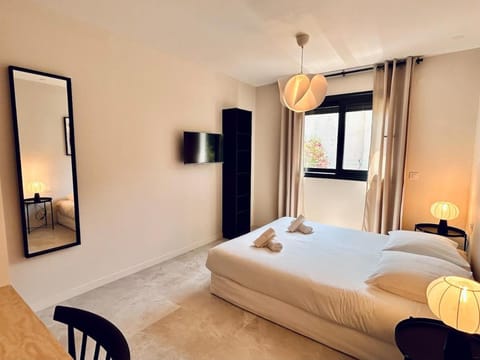 Pleasant CoLiving Room with Breakfast & Parking Apartment in Cagnes-sur-Mer