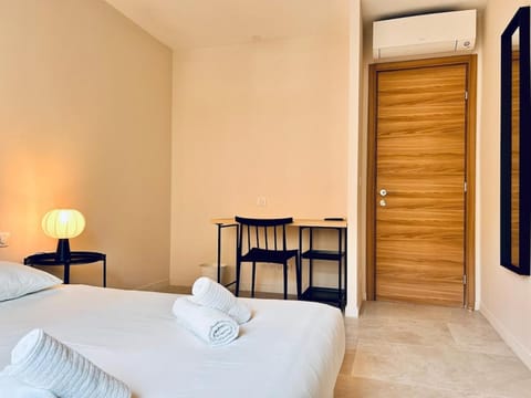 Pleasant CoLiving Room with Breakfast & Parking Apartment in Cagnes-sur-Mer