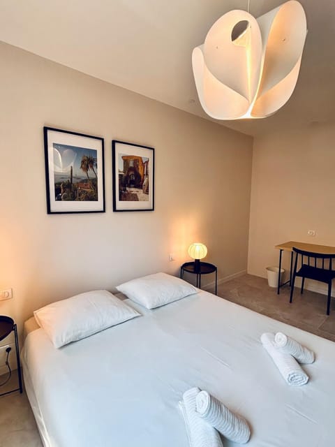 Pleasant CoLiving Room with Breakfast & Parking Apartment in Cagnes-sur-Mer