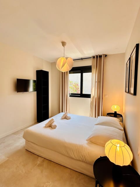 Pleasant CoLiving Room with Breakfast & Parking Apartment in Cagnes-sur-Mer