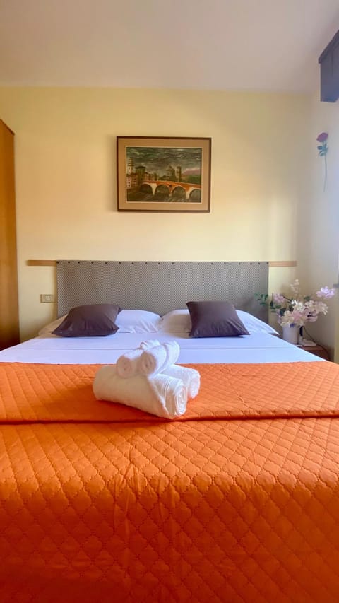 EJ Station Corner Apartment in Verona