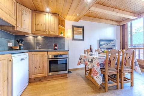 Living room, dishwasher