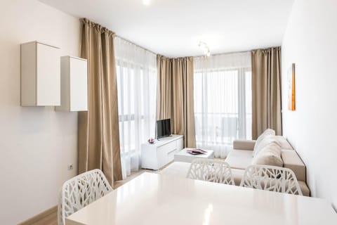 Communal lounge/ TV room, Living room, Seating area