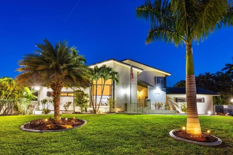 Property building, Spring, Night, Natural landscape, Garden, Garden view