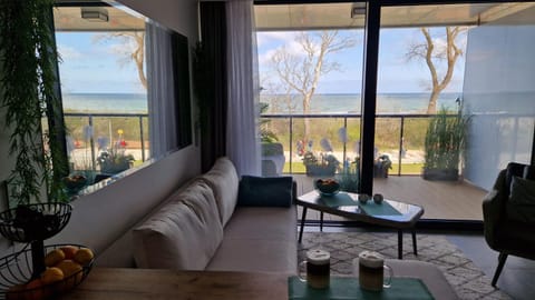 Natural landscape, Balcony/Terrace, Living room, Seating area, Sea view