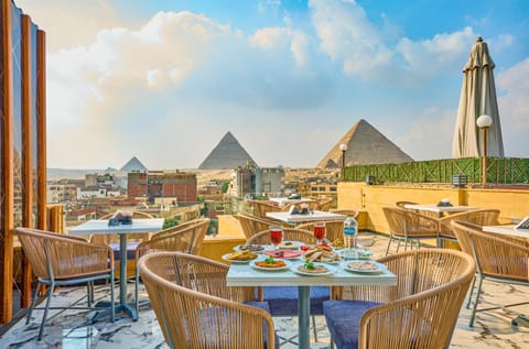 Nearby landmark, Restaurant/places to eat, Restaurant/places to eat, Day, Natural landscape, Balcony/Terrace, Landmark view, Breakfast
