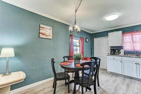 Dock&Volleyball! Near Downtown - Canary Cottage House in Savannah