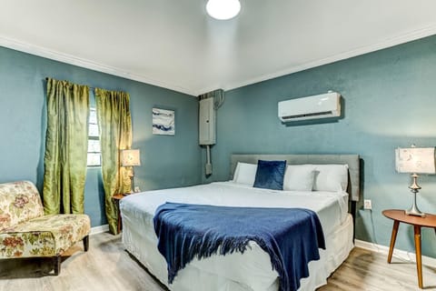 Dock&Volleyball! Near Downtown - Canary Cottage House in Savannah