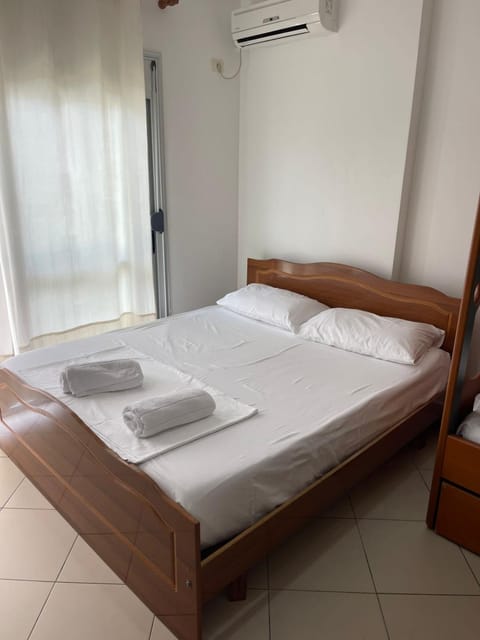 Bed, towels, air conditioner
