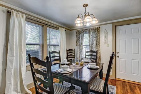 Dock&Volleyball! Near Downtown - Flamingo Flat Apartment in Savannah