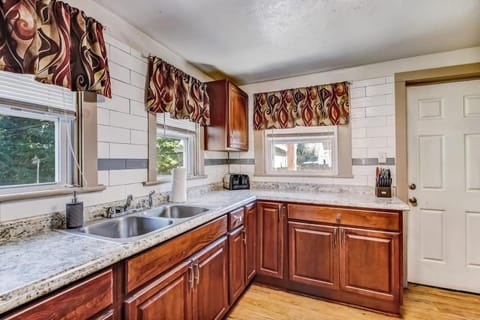 Dock&Volleyball! Near Downtown - Flamingo Flat Apartment in Savannah