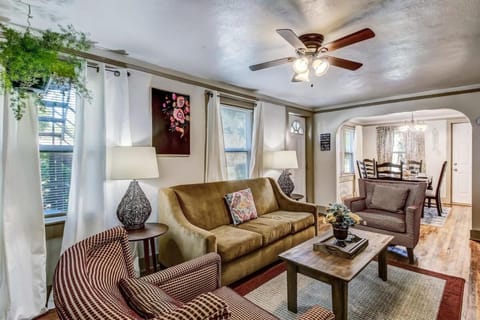 Dock&Volleyball! Near Downtown - Flamingo Flat Apartment in Savannah