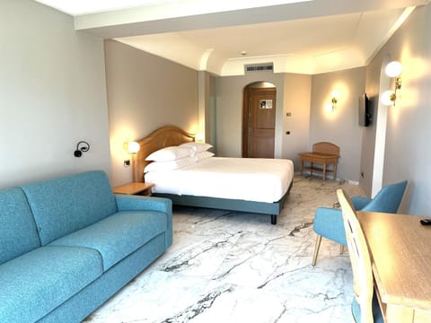 Living room, Photo of the whole room, Bedroom