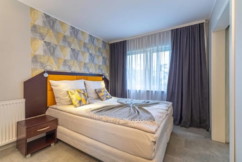 Bed, Other, Other, Other, Photo of the whole room, Decorative detail, Decorative detail, Seating area, Bedroom, towels