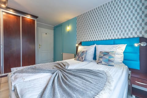 Bed, Photo of the whole room, Decorative detail, Decorative detail, Seating area, Bedroom, towels, wardrobe