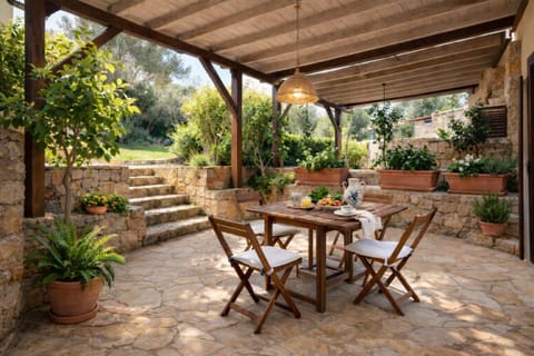 Patio, View (from property/room), Seating area, Dining area, Garden view