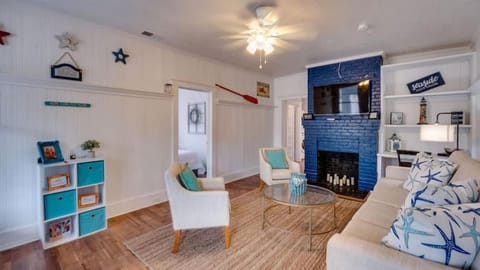 Steps to the Beach! Flamingle in Fushia, Unit A Apartment in Tybee Island