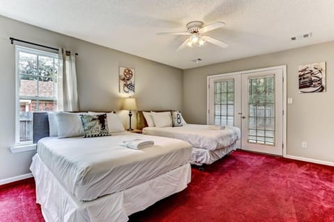 Ruby Red Reels- 15 Mins to Downtown House in Savannah