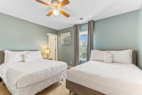 Screened Porch, Firepit, Patio! Peaceful in Pooler House in Savannah