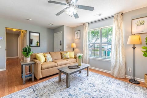 Screened Porch, Firepit, Patio! Peaceful in Pooler House in Savannah