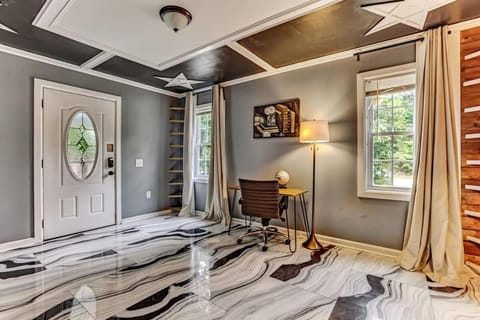 Pool House! Sweet Sunny Retreat- Both Houses House in Savannah