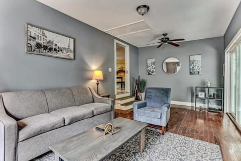 Pool House! Sweet Sunny Retreat- Both Houses House in Savannah