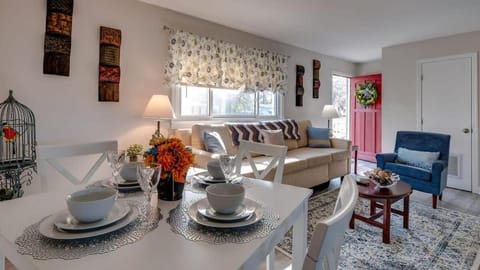 Near Downtown, River, & Airport! Garden City Bliss House in Savannah