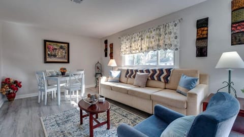 Near Downtown, River, & Airport! Garden City Bliss House in Savannah