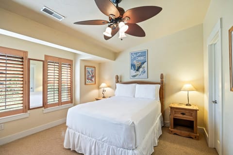 Iconic Location, Sleeps 11, Short drive to Ski and Bike Access, Private Hot Tub, View of Olympic Park Apartment in Summit Park