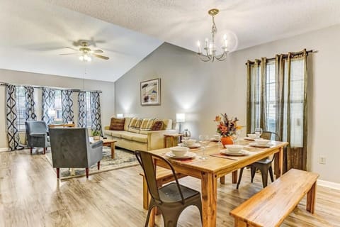 Seating area, Dining area