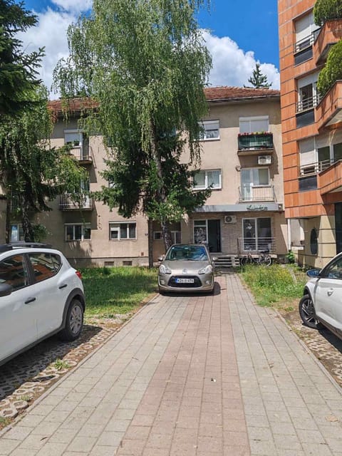 Property building, Neighbourhood, Location